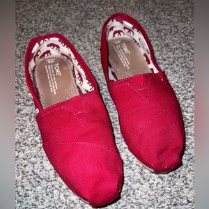 Size 8 Red TOMS